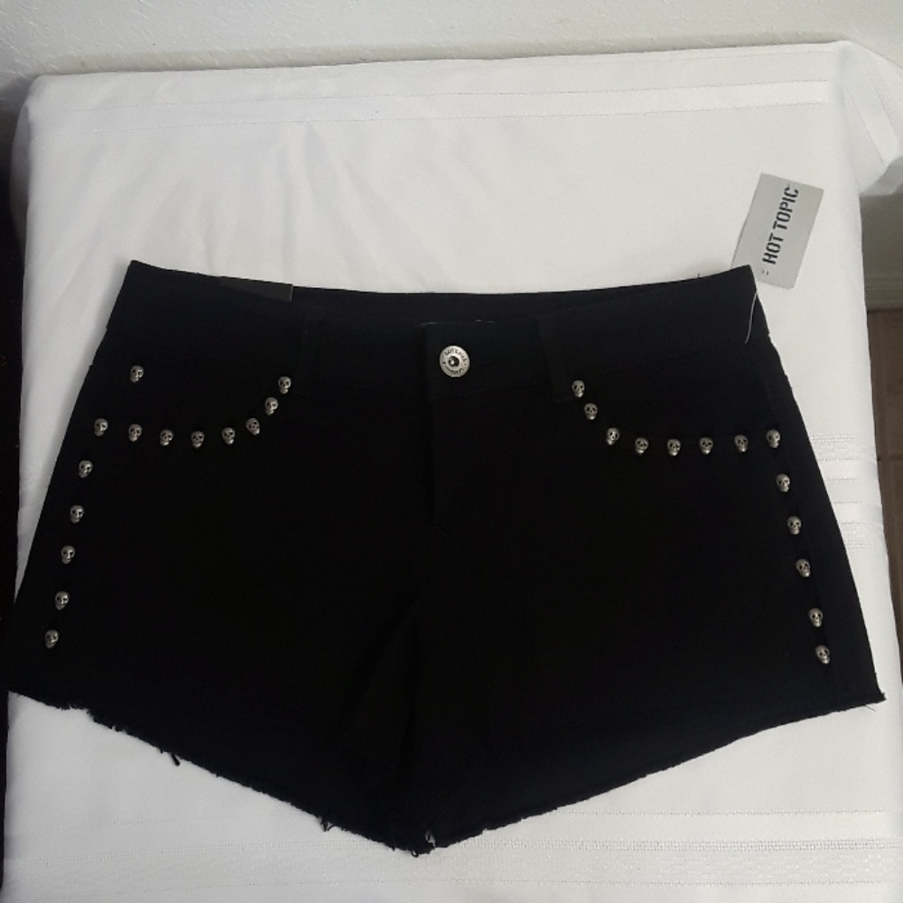 skull studded short